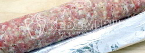 мясной рулет с маринованными огурчиками. Шаг 6