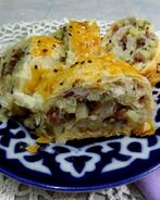 Мясной рулет в слоеном тесте