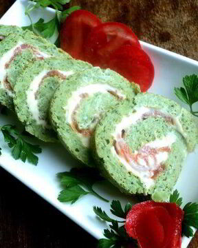 Рулет из брокколи с семгой