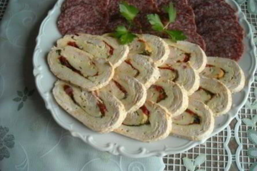 Рецепт рулета из куриного филе с омлетом