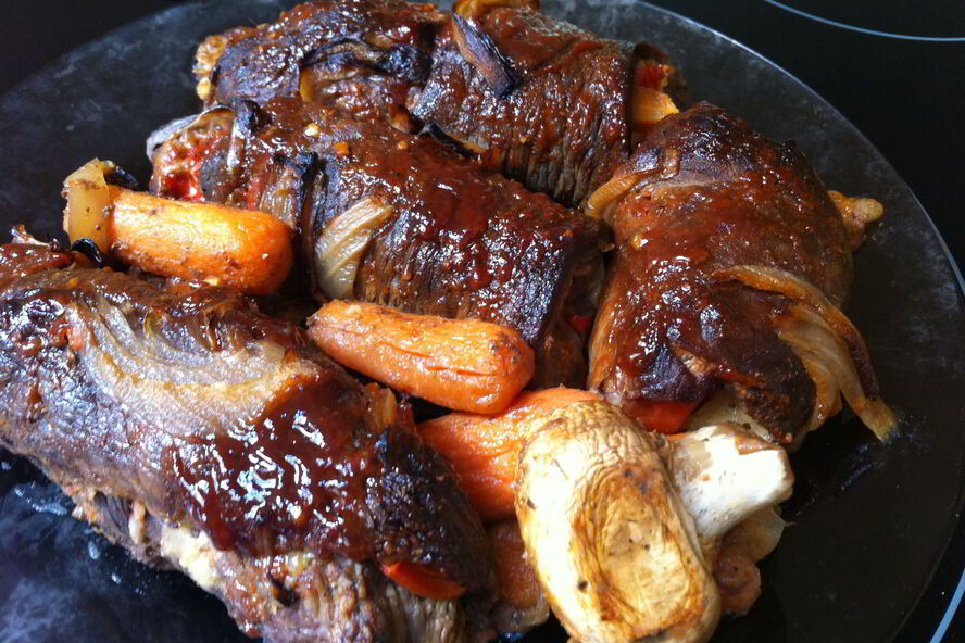 Рецепт рулетиков из говядины с овощами