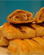 Рулеты из слоеного теста с фаршем