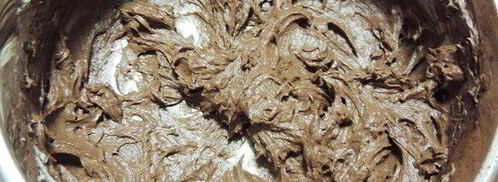 шоколадный рулет с арахисовым пралине трюфельный. Шаг 13