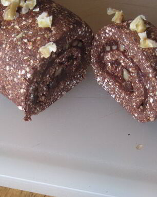 Шоколадный рулет с грецкими орехами