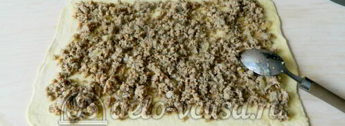 слоеный рулет с фаршем. Шаг 5