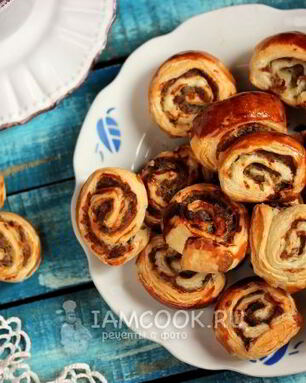 Слоеные рулетики с мясным фаршем