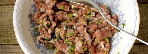 слоеные рулетики с мясным фаршем. Шаг 4