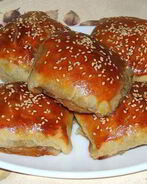 Самса из слоеного теста с фаршем