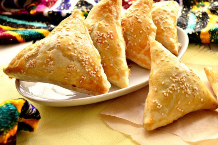Рецепт самсы из слоеного теста с мясным фаршем