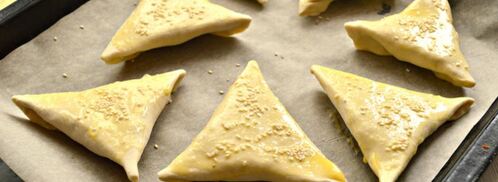 самса из слоеного теста с мясным фаршем. Шаг 6