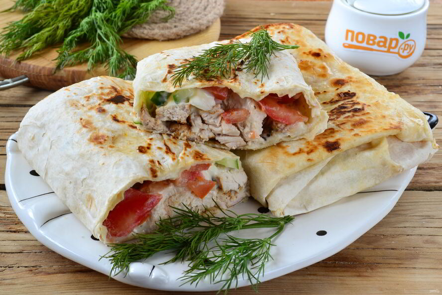 Рецепт шавермы с пикантной курочкой и чесночным соусом