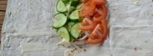 шаверма с пикантной курочкой и чесночным соусом. Шаг 10