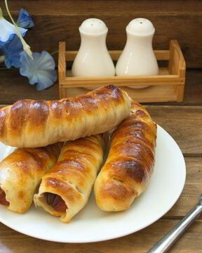 Сосиски в слоеном дрожжевом тесте