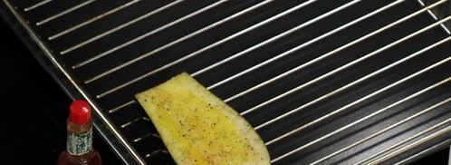 стейки из баклажана, цукини и красного перца с овощным соусом и картофельными драниками. Шаг 5