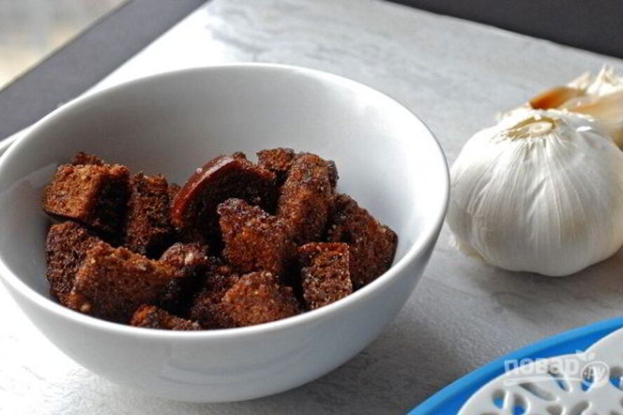 Рецепт сухариков из черного хлеба с чесноком