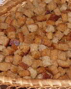 Сухарики из хлеба с чесноком