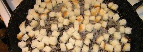 сухарики на сковороде. Шаг 4