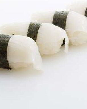 Нигири-суши с кальмаром