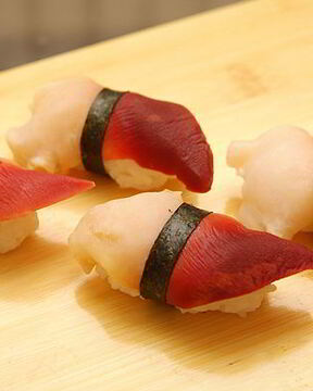 Нигири-суши с хоккигаем