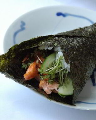 Суши-ролл с семгой