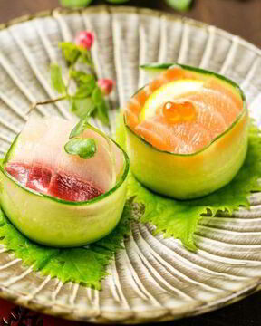 Суши с огурцом