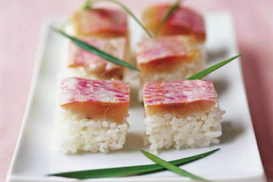 Рецепт суш со средиземноморской султанкой