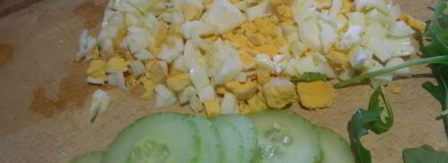 английский сэндвич с яйцом, огурцом и руколой. Шаг 4