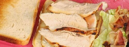 клубный сэндвич с куриным филе, яйцом и беконом. Шаг 6