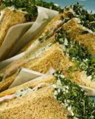 Куриный сэндвич с кресс-салатом