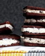 Шоколадный сэндвич с мороженым