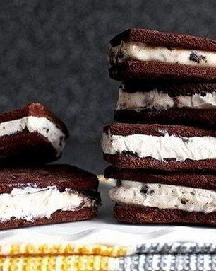 Шоколадный сэндвич с мороженым