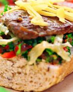 Сэндвич с говядиной и томатной сальсой