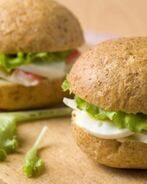 Сэндвич с крабовыми палочками