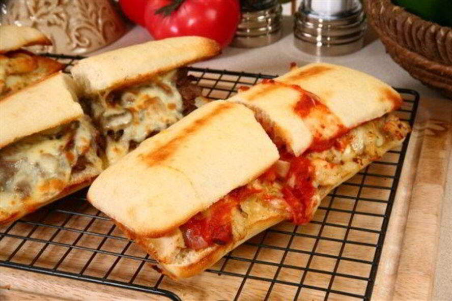 Рецепт сэндвичей на гриле с говядиной, ветчиной и сыром