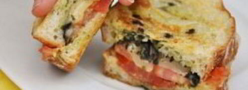 сэндвичи с помидорами, соусом и сыром. Шаг 7