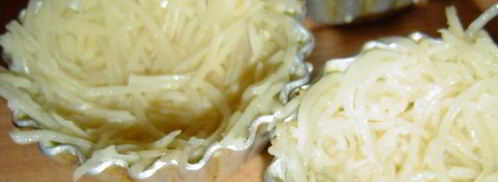 тарталетки картофельные с селедкой и икрой. Шаг 7