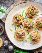 Тарталетки с грибами, курицей и сливками