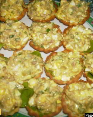 Тарталетки с консервированным тунцом