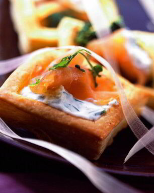 Тарталетки с копченым лососем