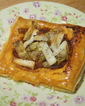 Тарталетки с козьим сыром, артишоками и соусом песто