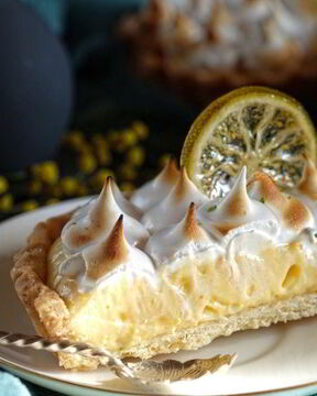 Тарталетки с лимонно-лаймовым кремом и меренгой