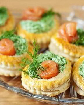 Тарталетки с лососем