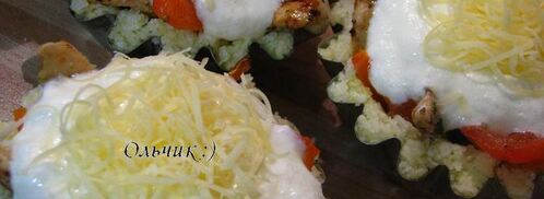 закусочные рисовые тарталетки с запеченными овощами и куриным филе под сыром. Шаг 17