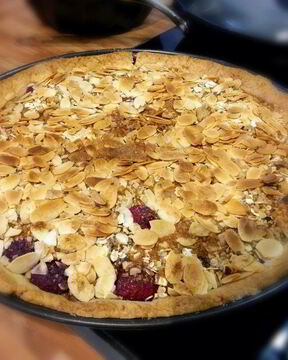 Фруктовый тарт с овсяным штрейзелем