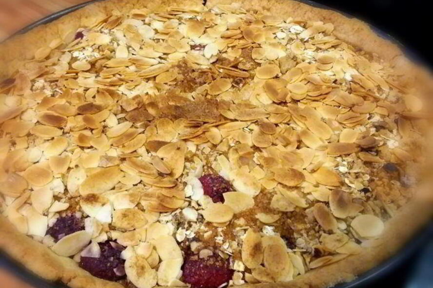 Рецепт фруктового тарта с овсяным штрейзелем