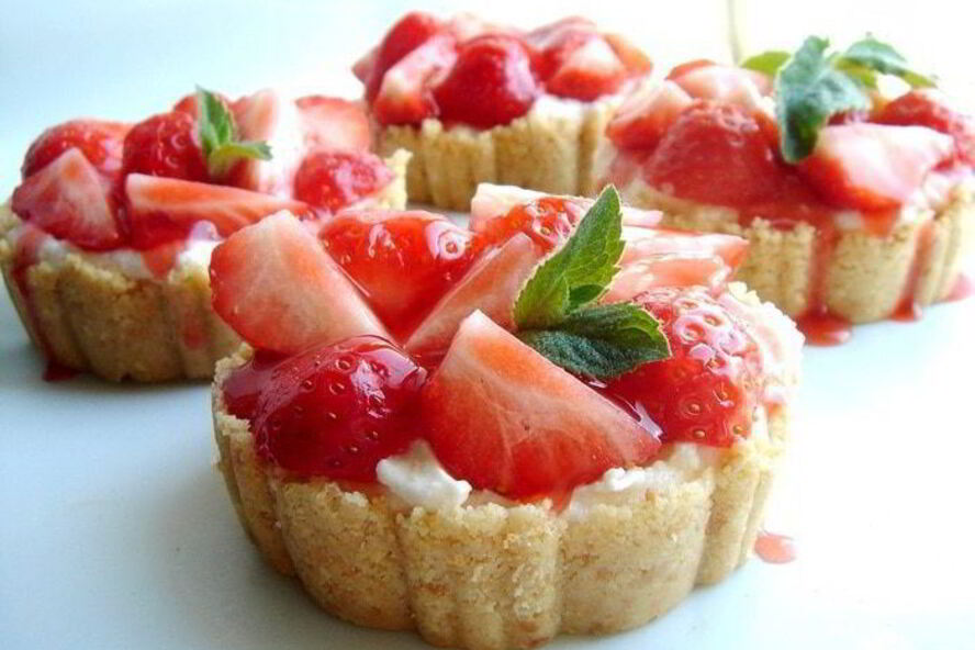 Рецепт клубничного тарта с манным пудингом