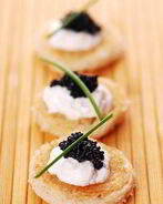 Новогодние тартинки с икрой