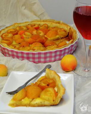 Тарт с камамбером и абрикосами