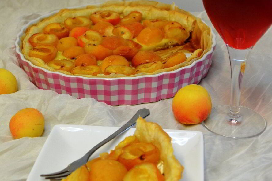 Рецепт тарта с камамбером и абрикосами