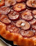 Тарт Татен со сливами